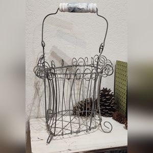 Vintage Primitive Wire Heart Shaped Gathering Farmhouse Basket w/ Wooden Handle